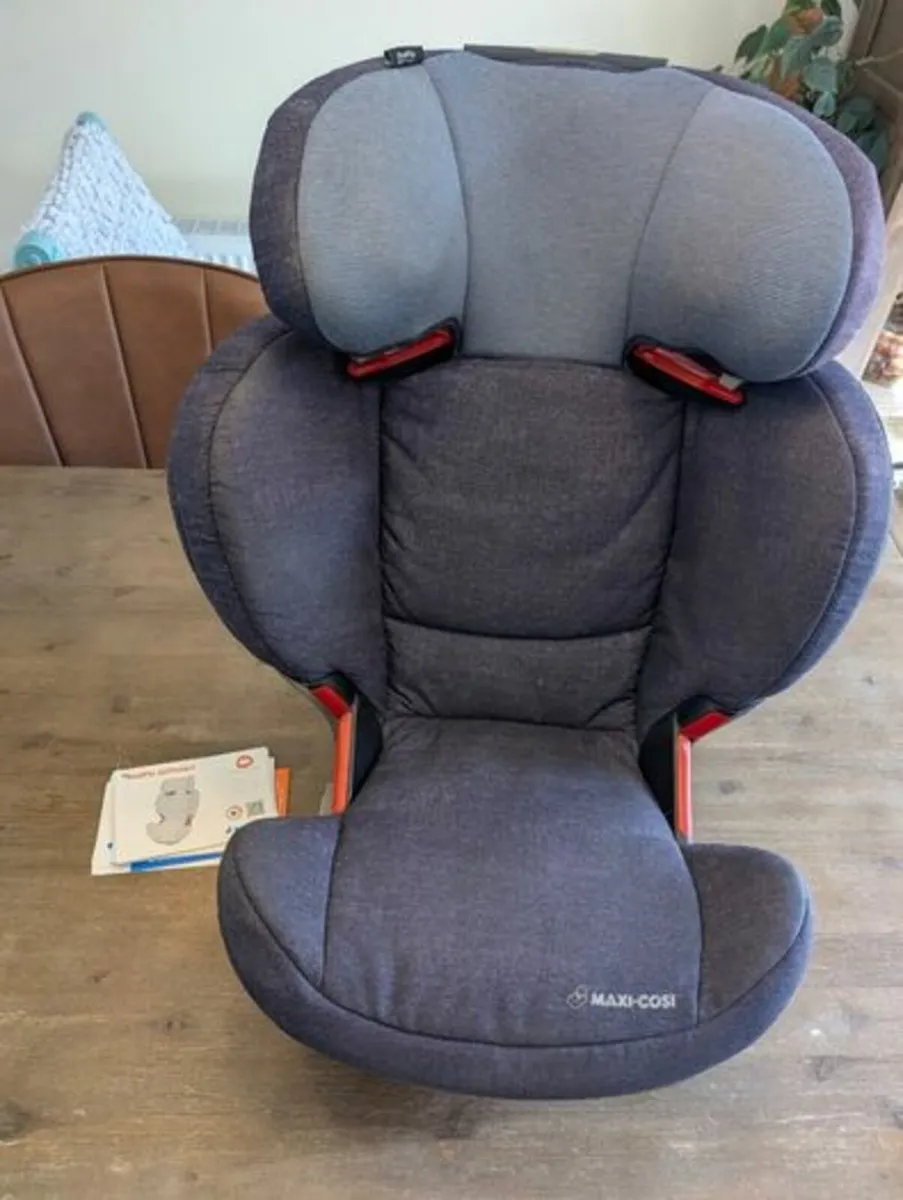 Maxi-Cosi RodiFix Car Seat - Image 1