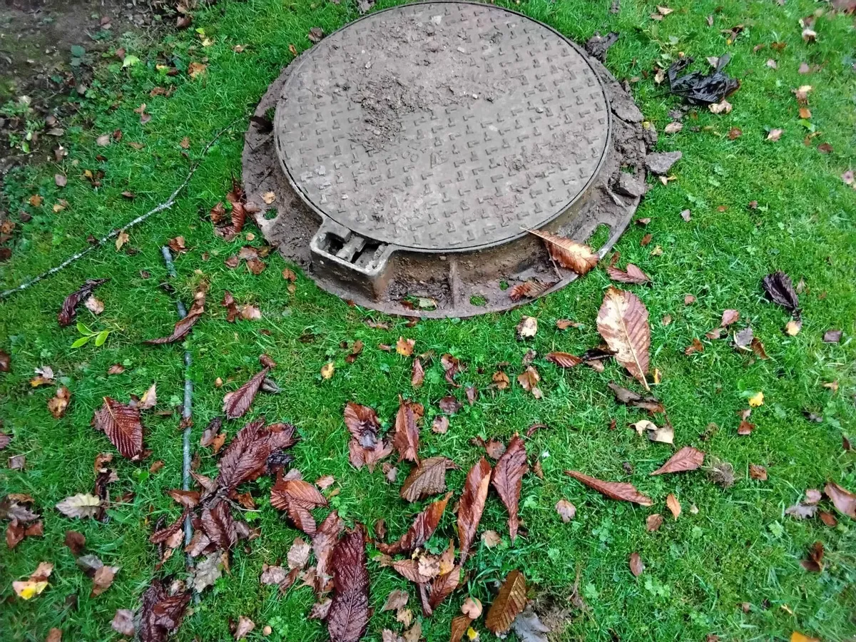 Manhole  cover - Image 1