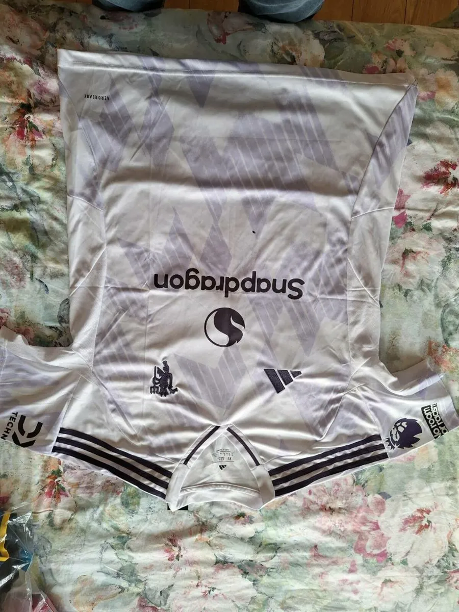 Manchester United Jerseys - Image 3