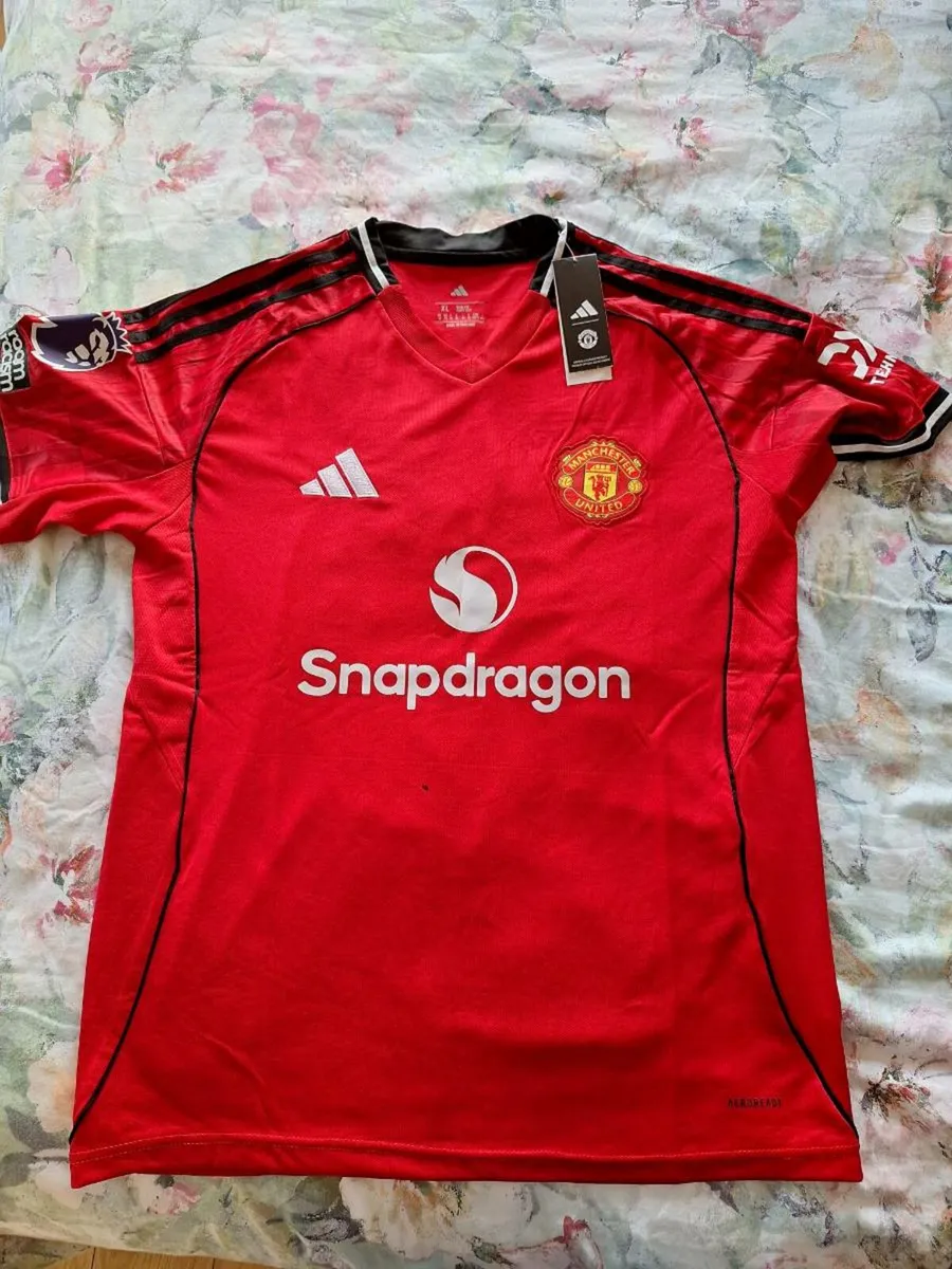 Manchester United Jerseys - Image 4