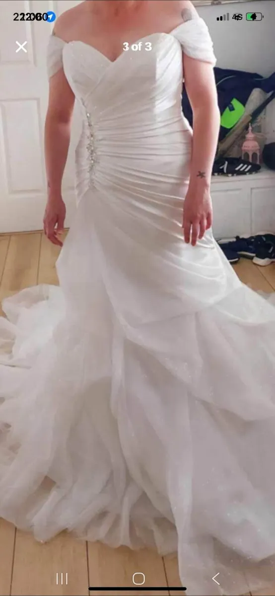 Wedding an bridesmaids dresses - Image 1