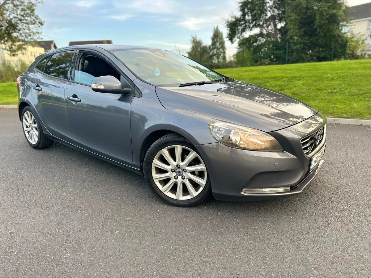 Volvo V-40 1.6 Diesel NCT 05.26 - Image 3