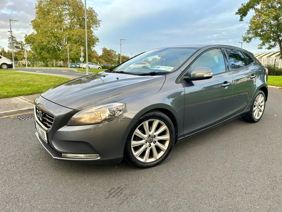 Volvo V-40 1.6 Diesel NCT 05.26 - Image 1