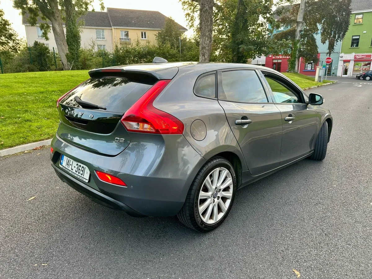 Volvo V-40 1.6 Diesel NCT 05.26 - Image 4