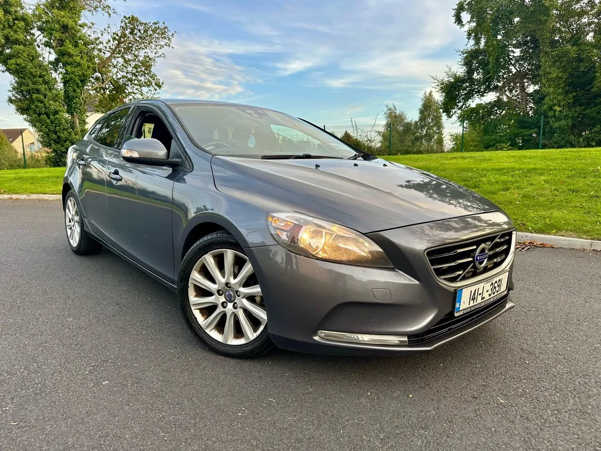Volvo V-40 1.6 Diesel NCT 05.26 - Image 2