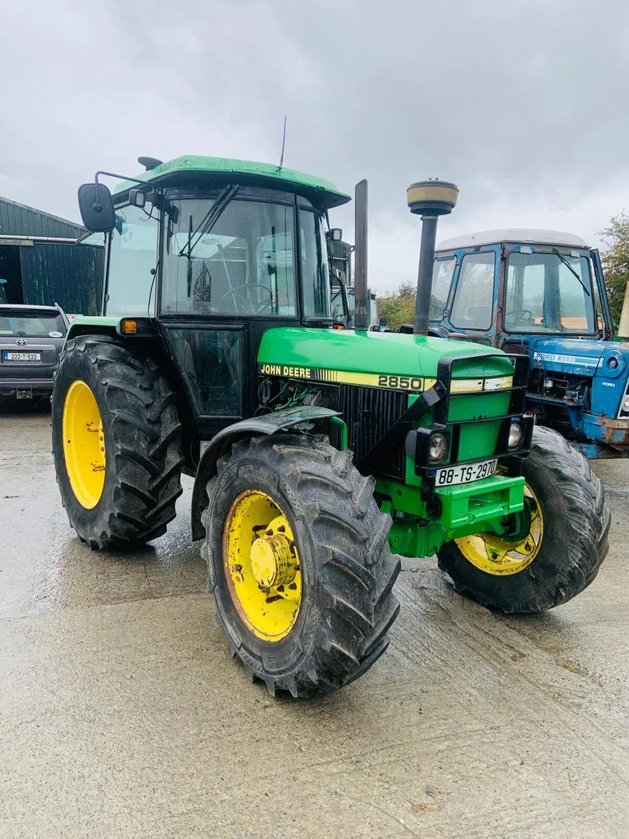 John Deere 2850 Tractor - Image 1