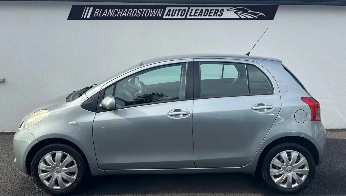 TOYOTA YARIS 1.3L VVT-I LUNA 87 BHP AUTO LOW KM - Image 2