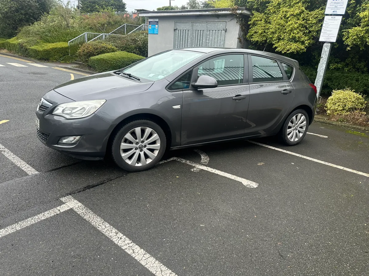 Opel Astra 1.4 Petrol 5 Door Hatch - Image 3