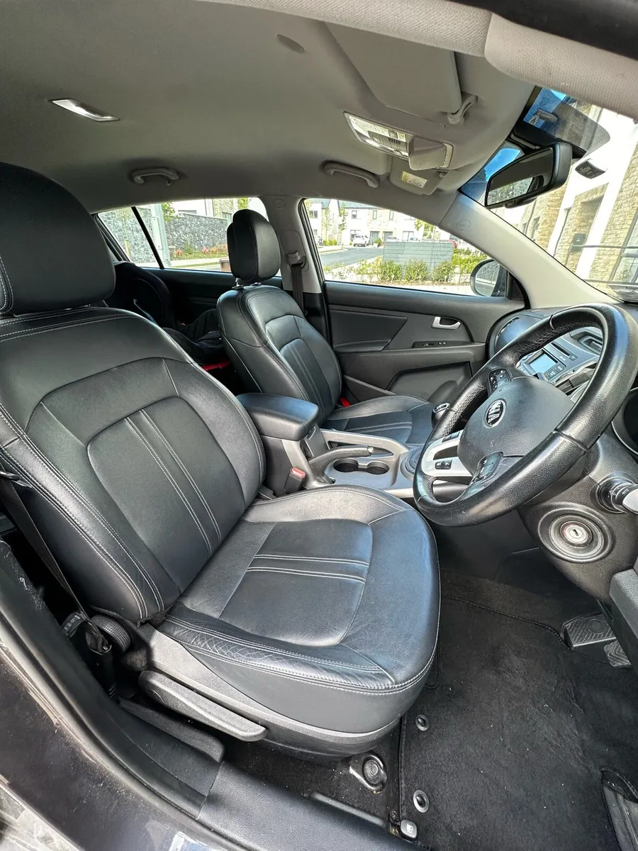 Kia Sportage Premium 2015 - Image 2