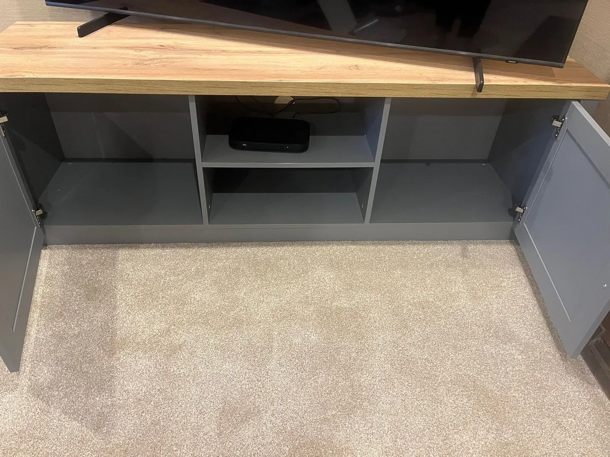 TV Unit - Image 4