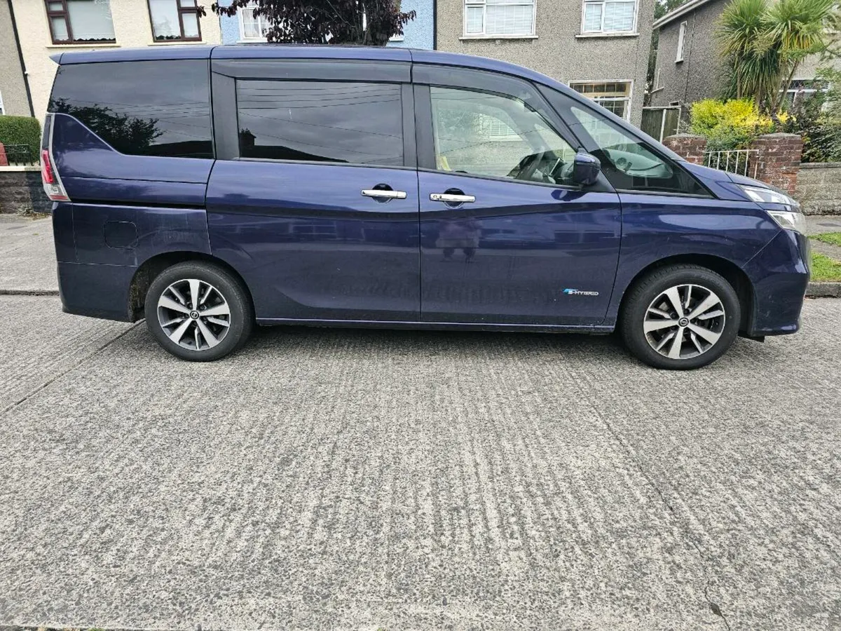 2017 Nissan Serena - Image 2