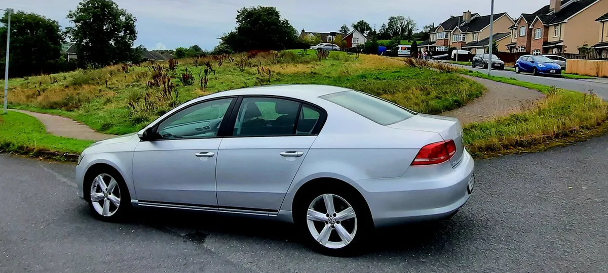 VW PASSAT 11 2.0 TDI NO MARKS NO DENTS!!!] - Image 4