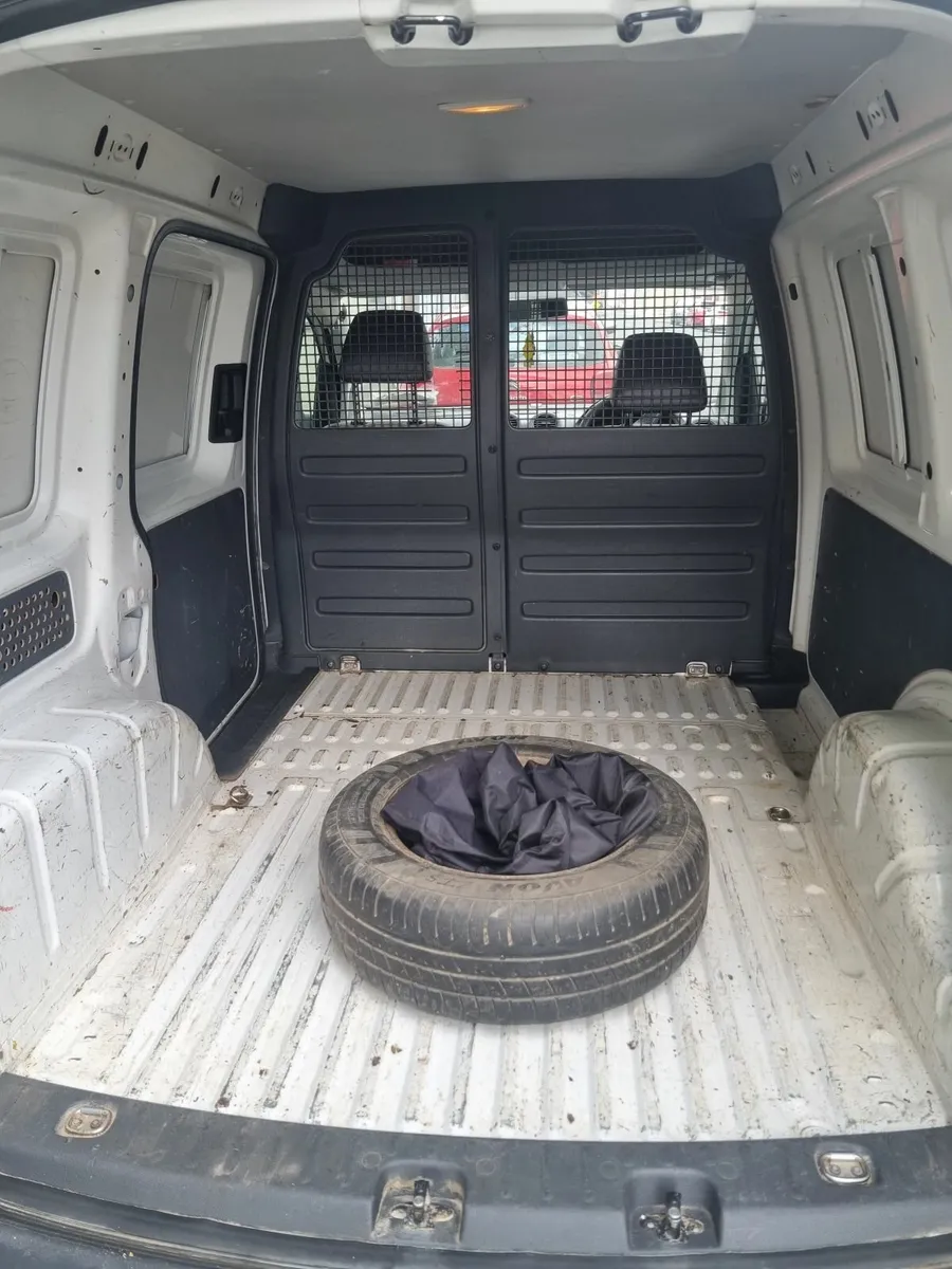 Volkswagen Caddy 2013 - Image 3