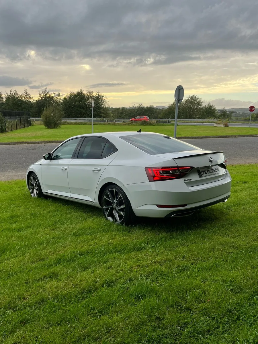 172 SKODA SUPERB SPORTLINE DSG - Image 4