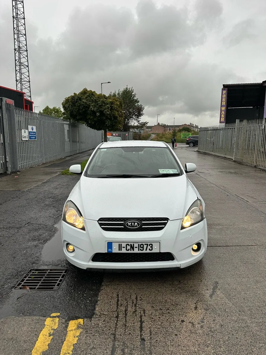 Kia Ceed 2011 - Image 2