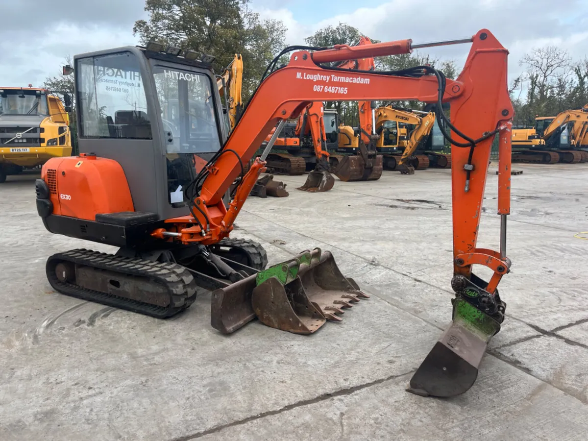 Hitachi EX30-2 Mini Excavator - Image 4