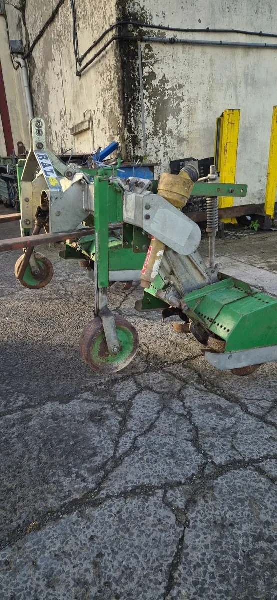 2 row cultivator - Image 1