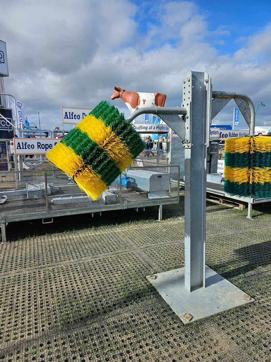 Alfco Cow Brush - Image 1