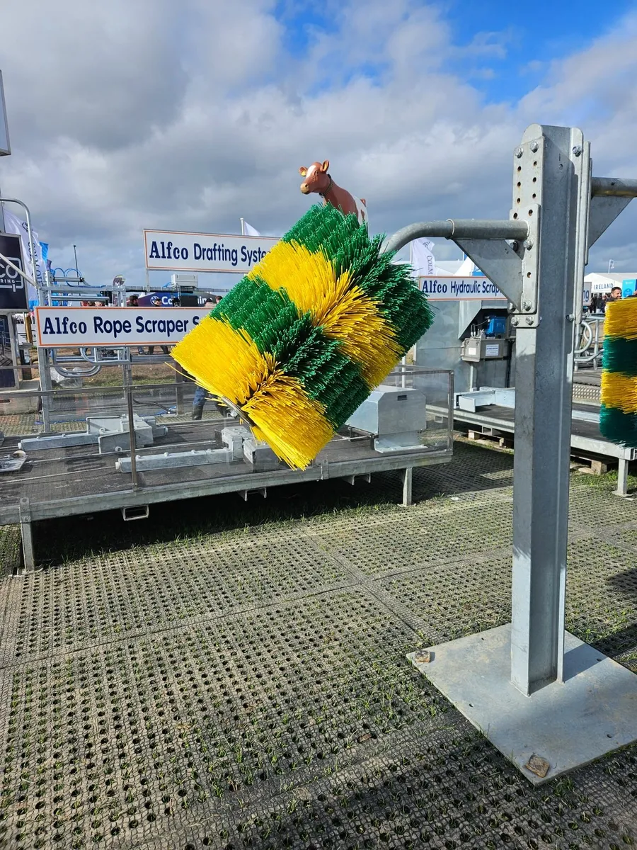 Alfco Cow Brush - Image 2