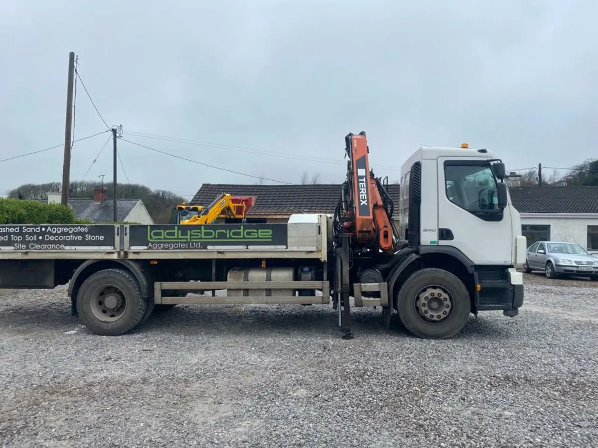 Volvo Crane Lorry FE240 18ton - Image 1