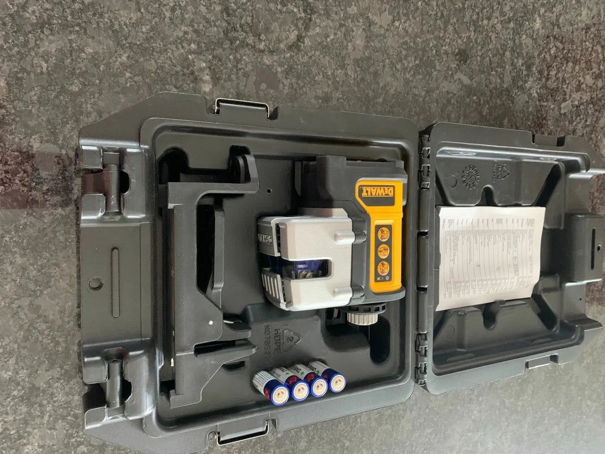 DE Walt 3 way self levelling Laser  New - Image 1