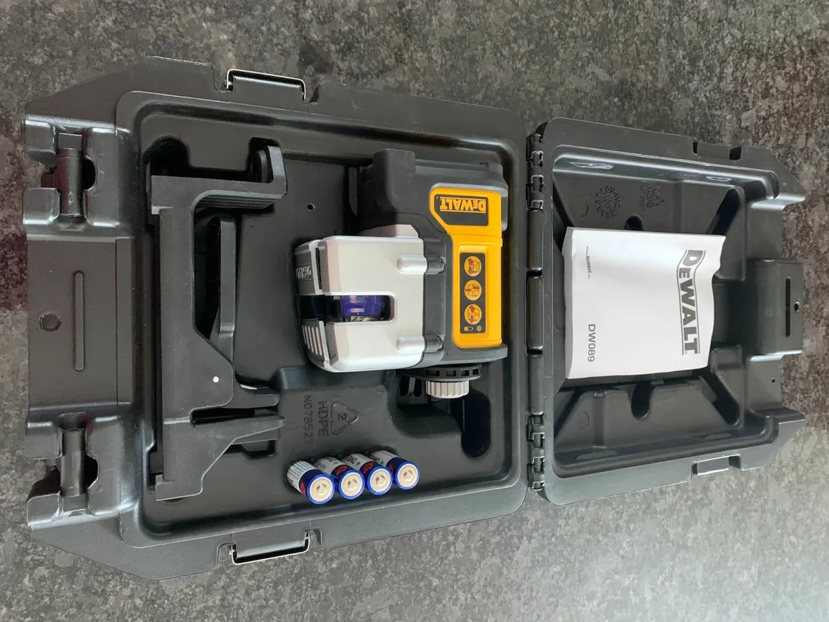 DE Walt 3 way self levelling Laser  New - Image 3