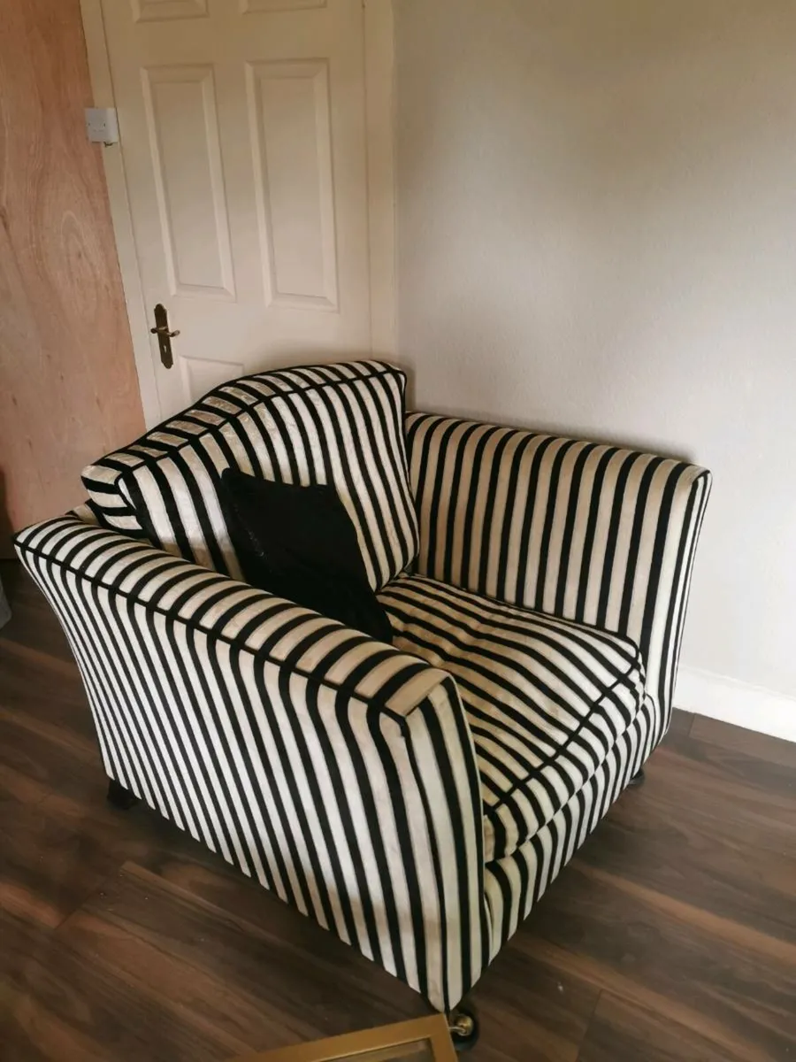Accent chair - Image 1
