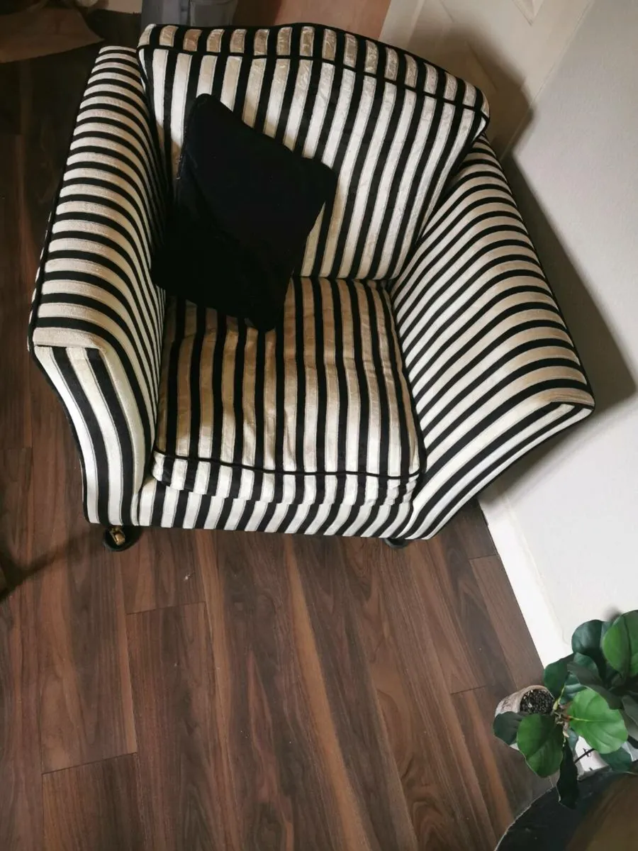 Accent chair - Image 3