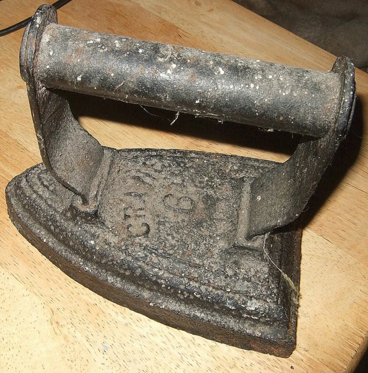 Vintage 'Crane' Iron - Image 1