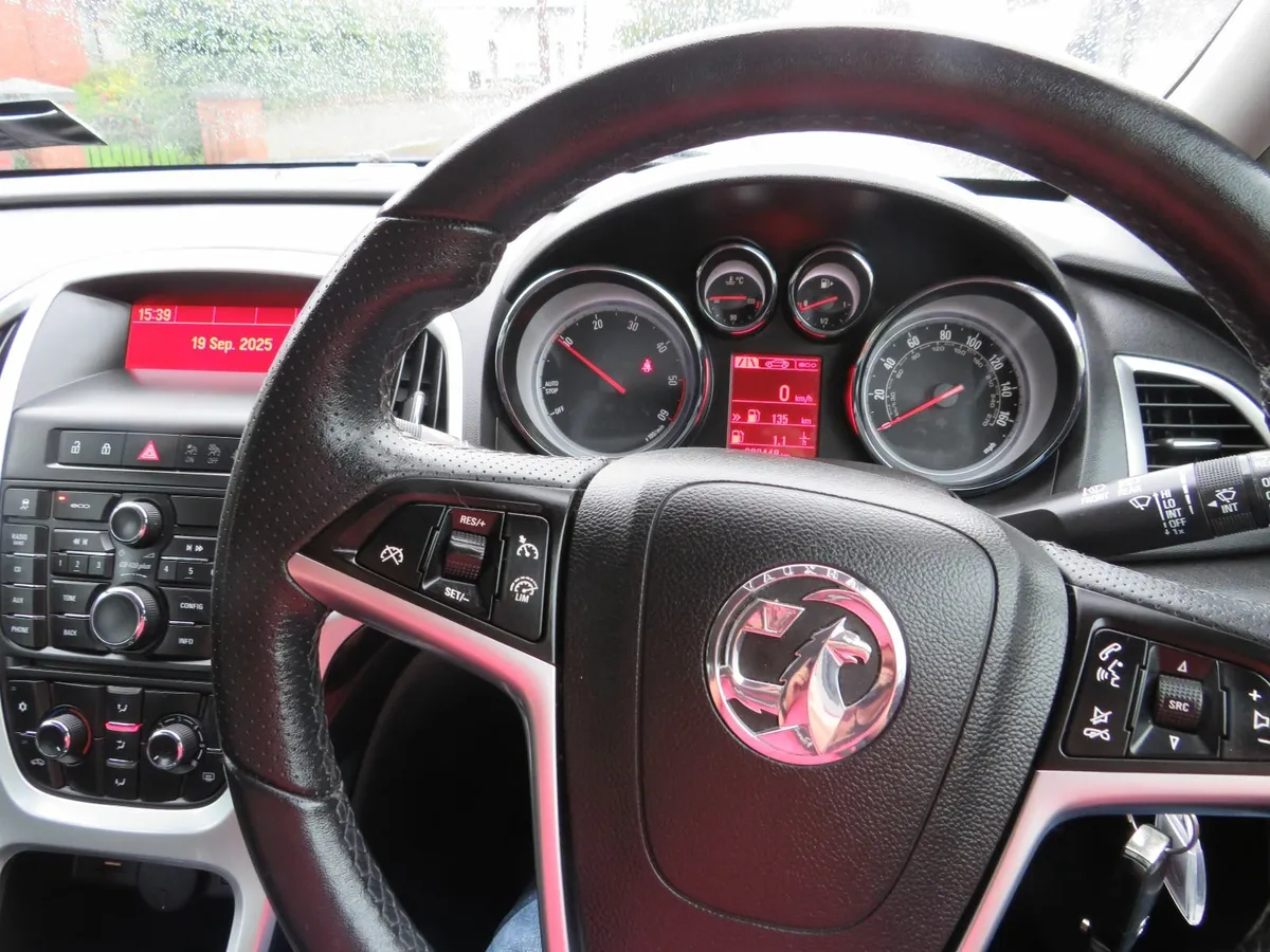 Vauxhall Astra 2014 1.6 CDTI 5DR SRI IN BLACK - Image 2
