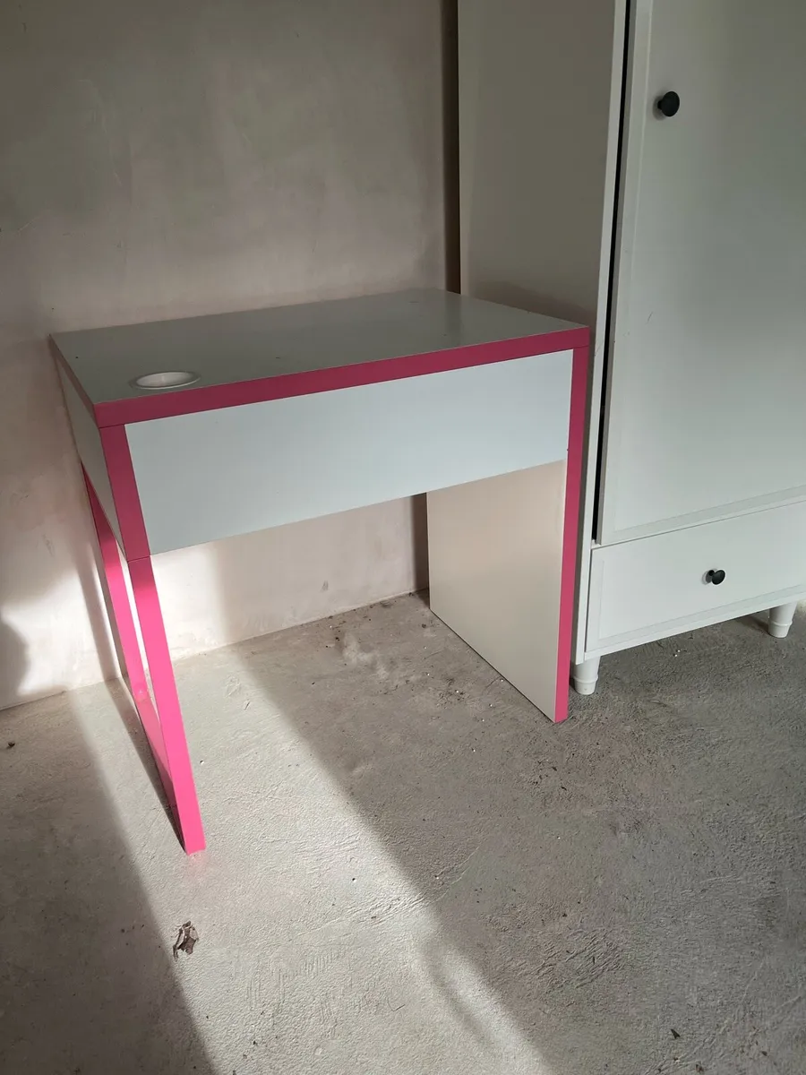Kids free standing wardrobe & desk - Image 3