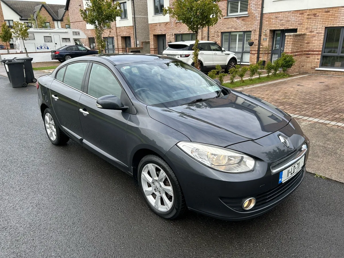 11 RENAULT FLUENCE €2,750 TOM TOM EDITION - Image 1