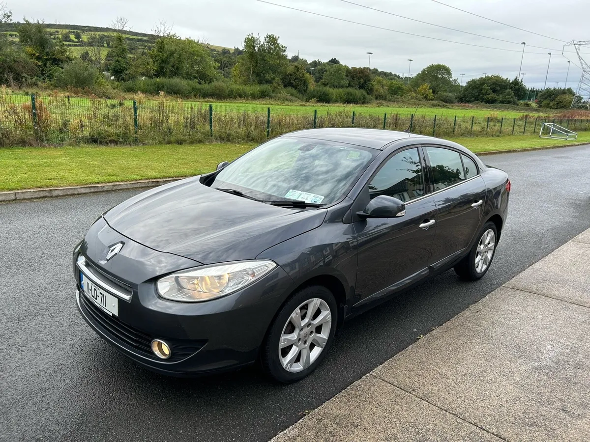 11 RENAULT FLUENCE €2,750 TOM TOM EDITION - Image 3