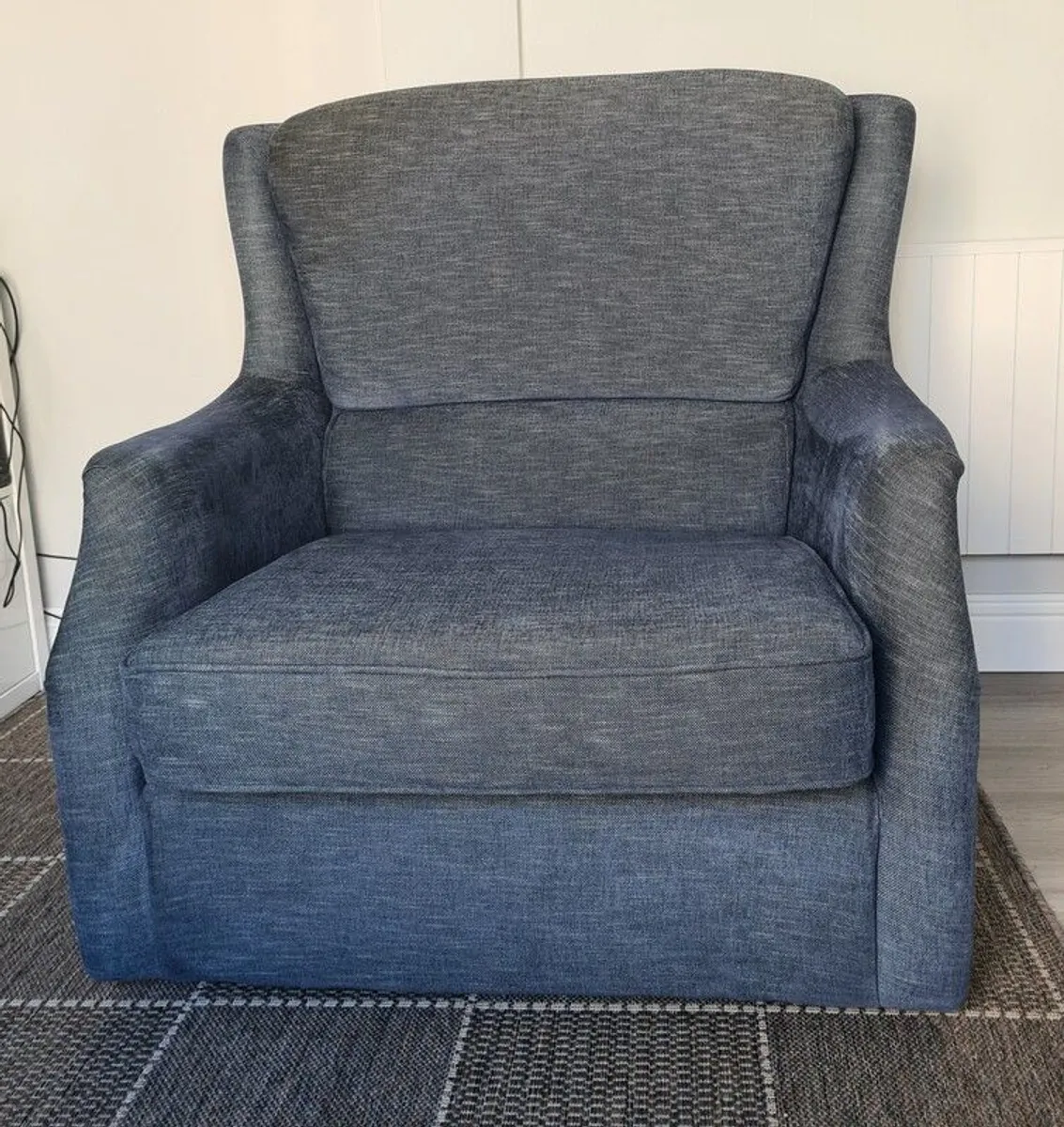 OMG 1.5 Str Swivel Chair & Ottoman - Image 3