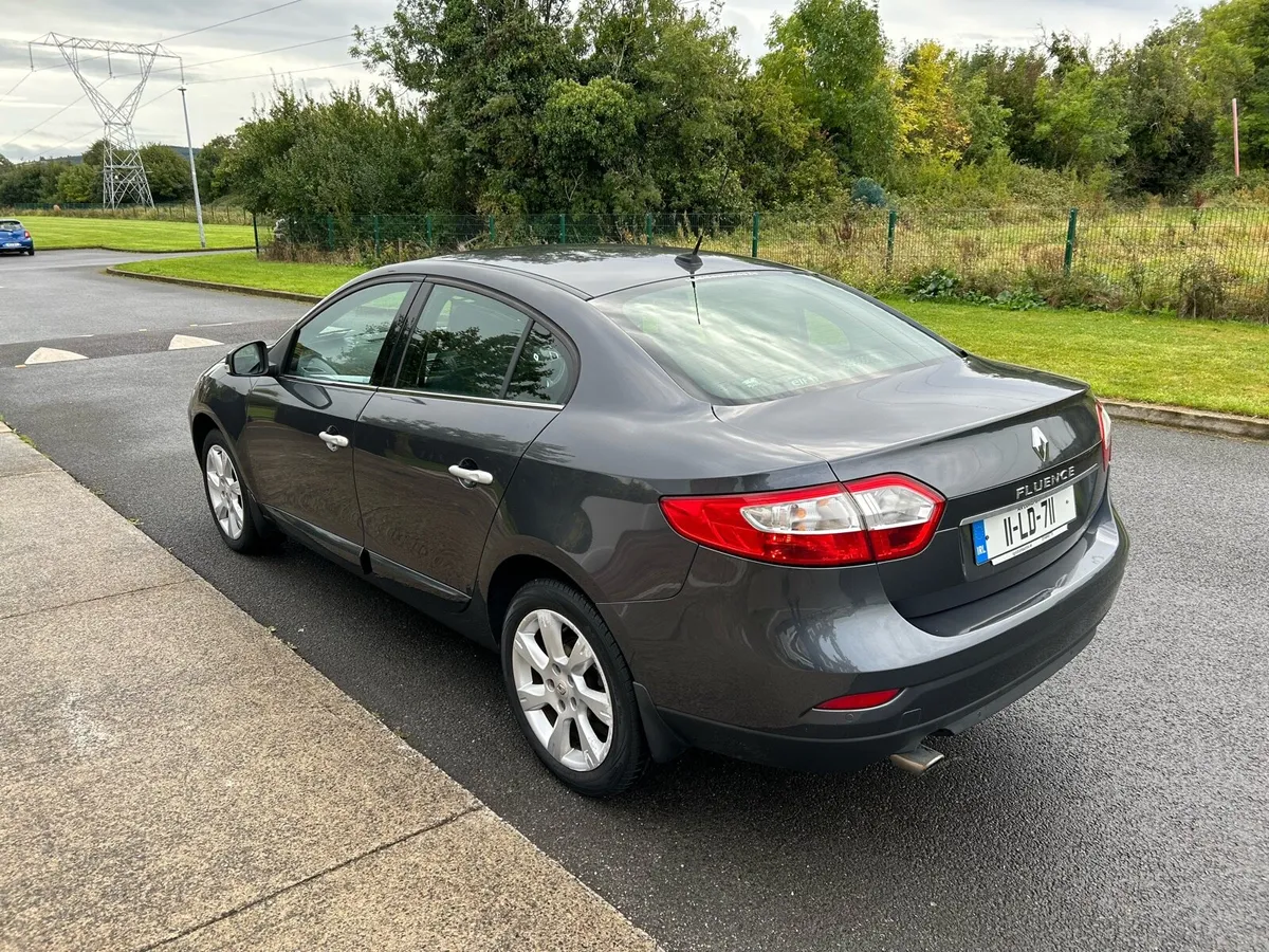 11 RENAULT FLUENCE €2,750 TOM TOM EDITION - Image 4