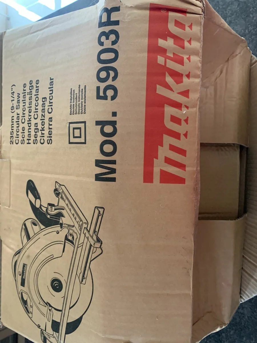 Makita Circular  Cross Saw 9  Inch New 240 Volt - Image 4