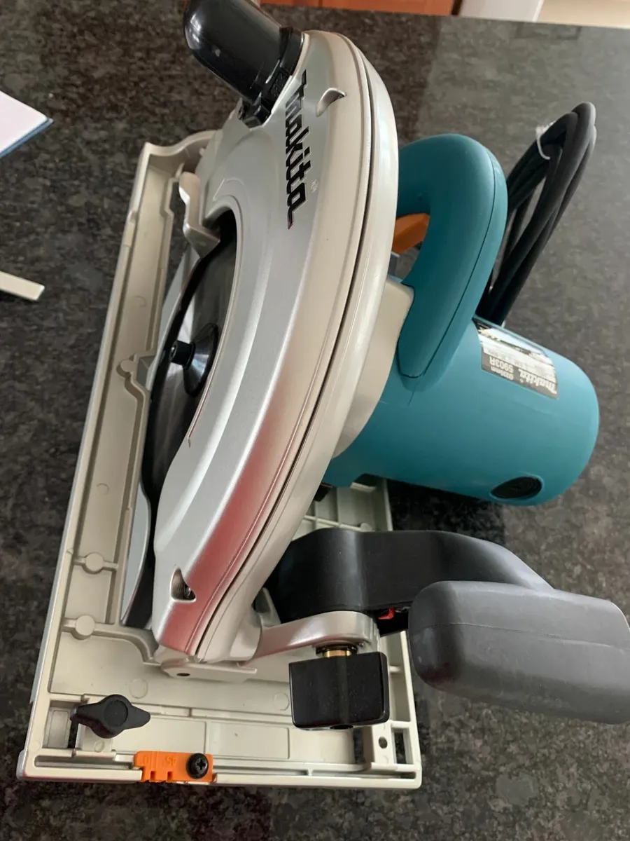 Makita Circular  Cross Saw 9  Inch New 240 Volt - Image 1