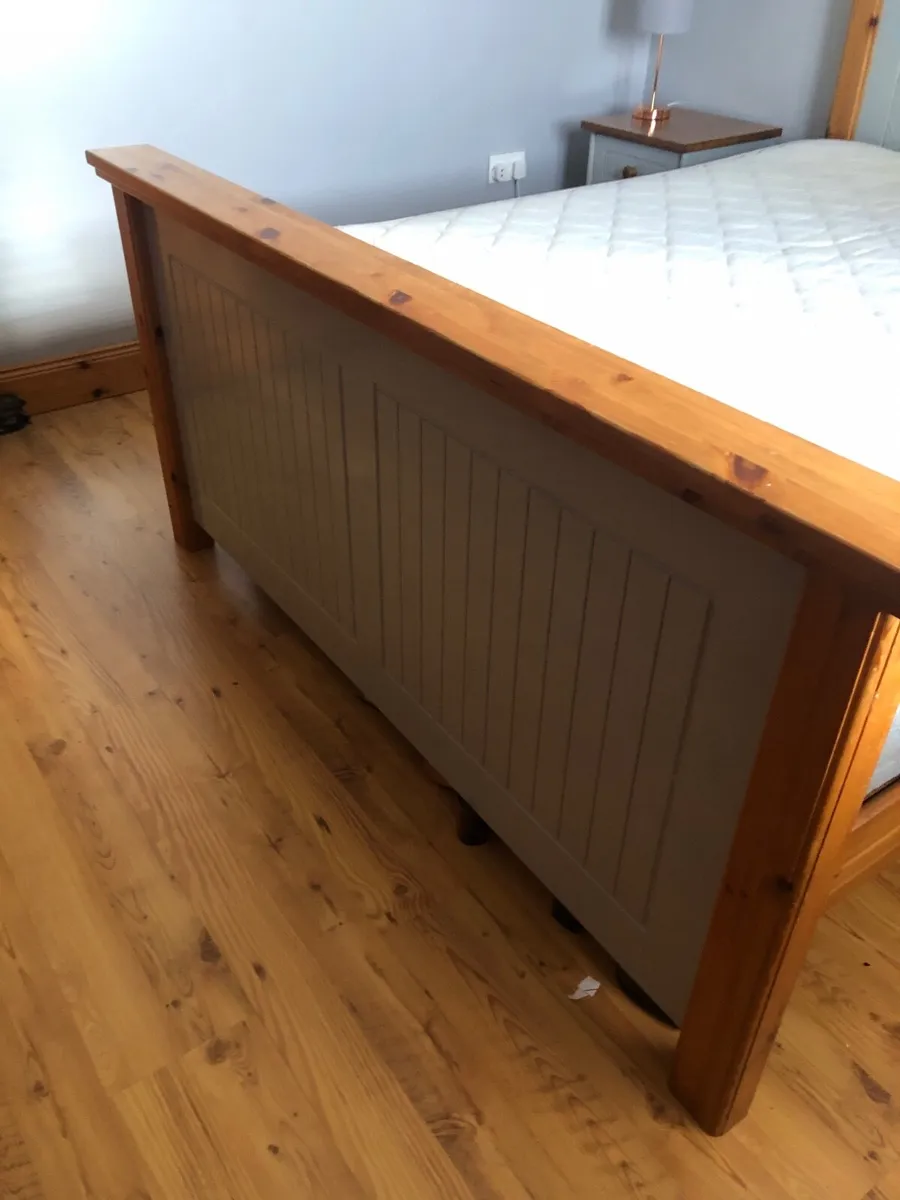 Kingsize Bed frame and 2 side lockers - Image 2