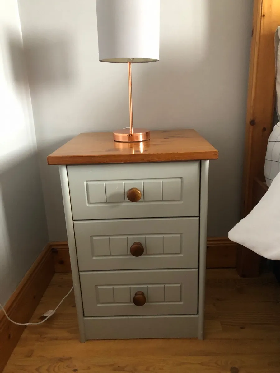 Kingsize Bed frame and 2 side lockers - Image 3