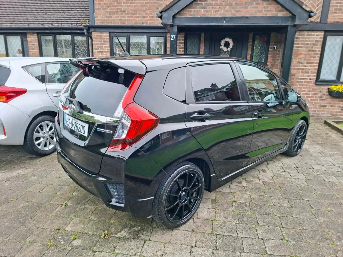 HONDA FIT 1.5 HYBRID 2013 HIGH SPEC MODEL - Image 2
