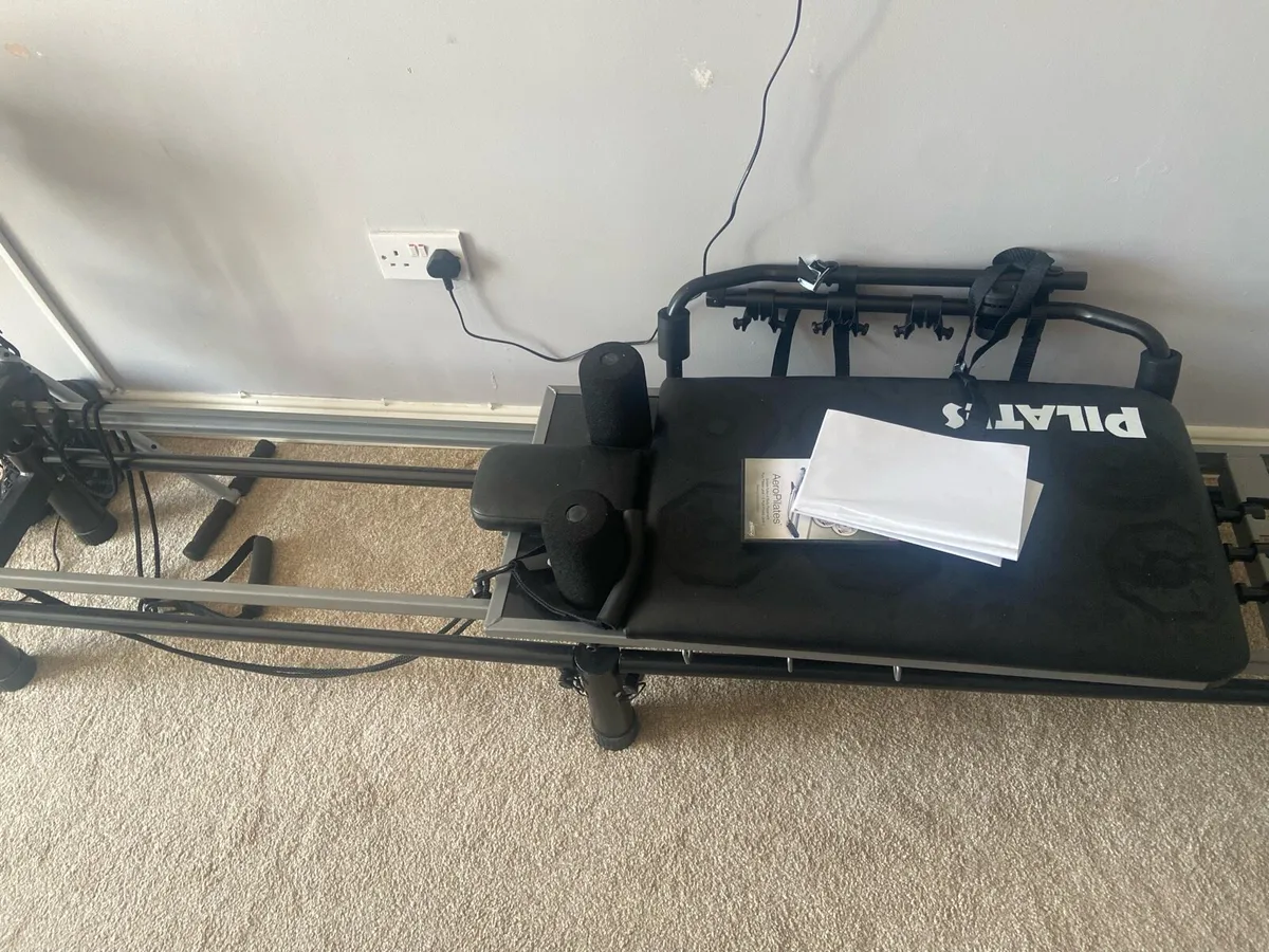 Pilates reformer machine - Image 2