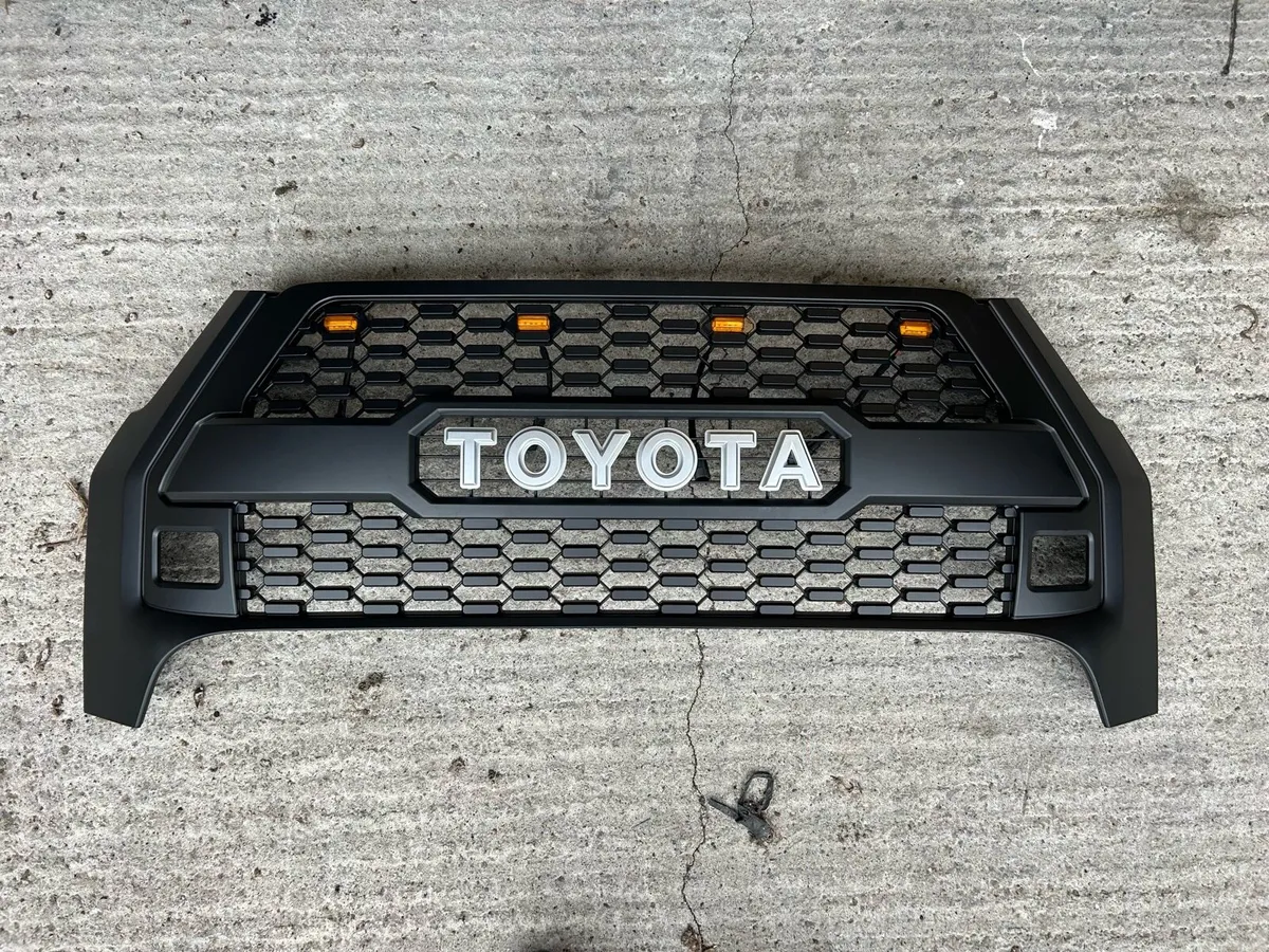 Hilux x grill - Image 1