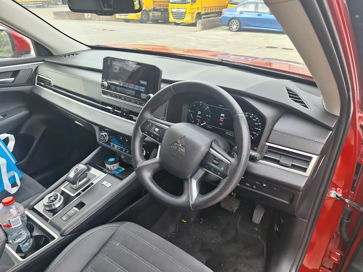 Mitsubishi Outlander 2022 - Image 3