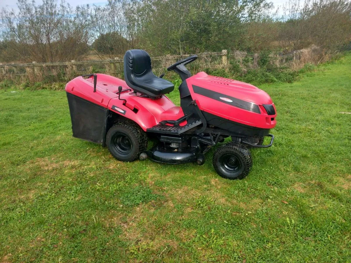 Ride on lawnmower - Image 1