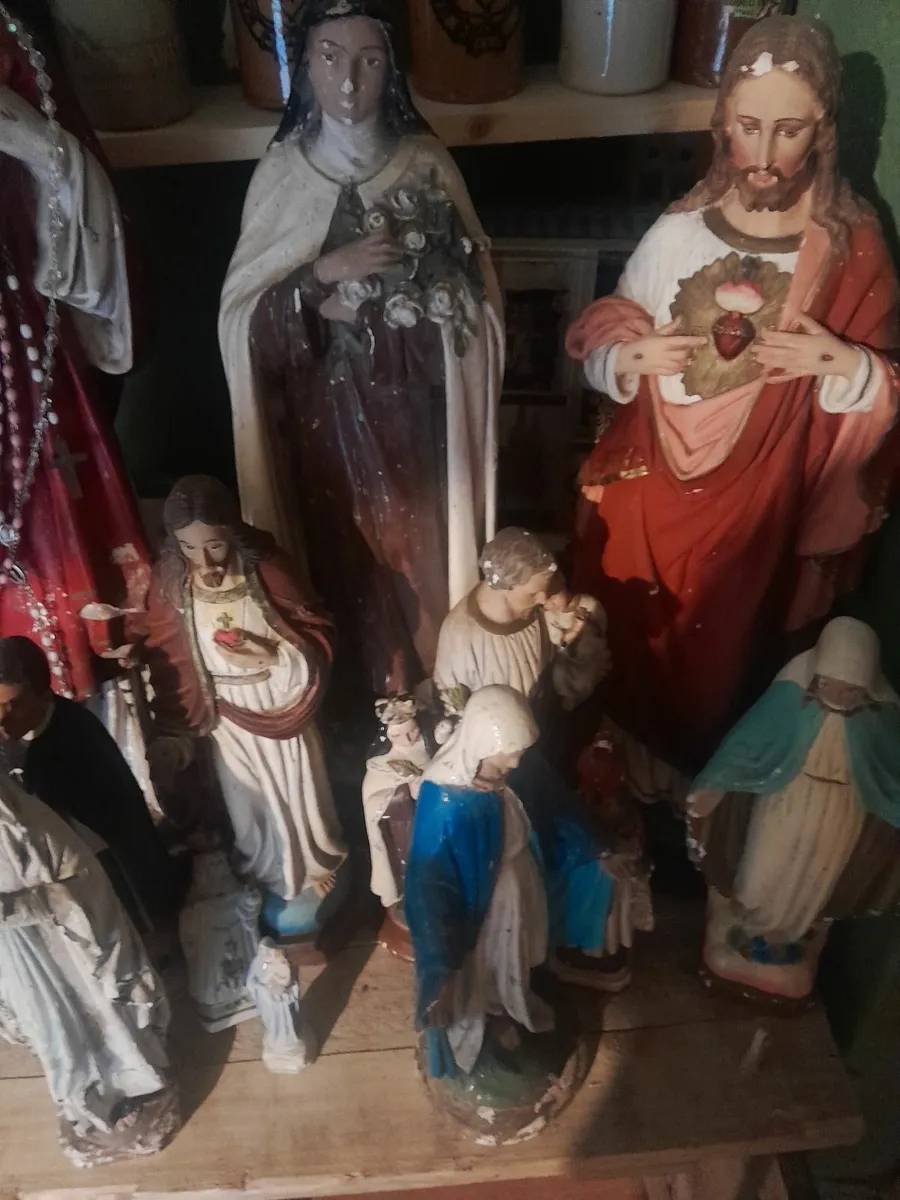 A groupe of regilious  plaster statues - Image 3