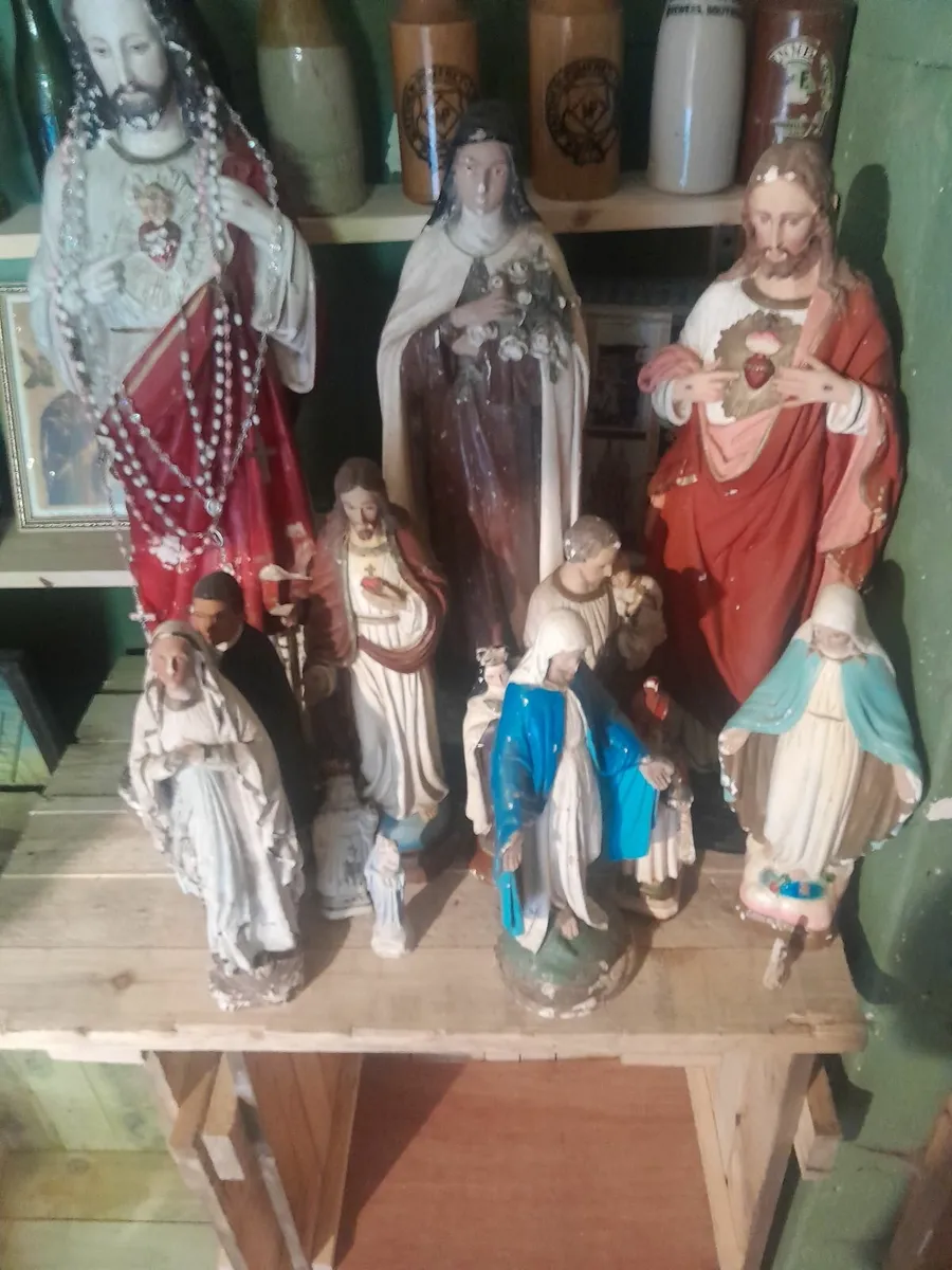 A groupe of regilious  plaster statues - Image 1