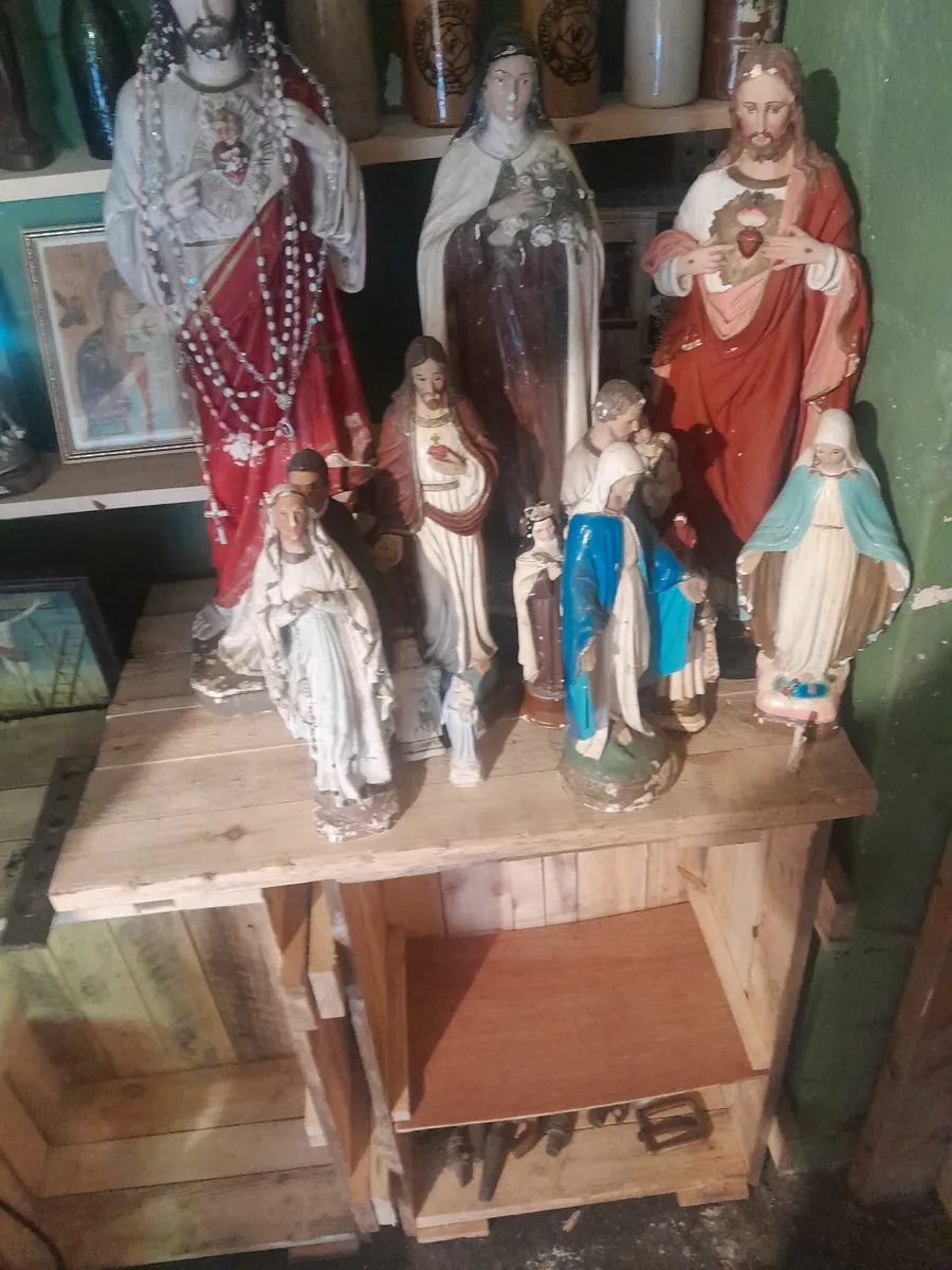 A groupe of regilious  plaster statues - Image 4