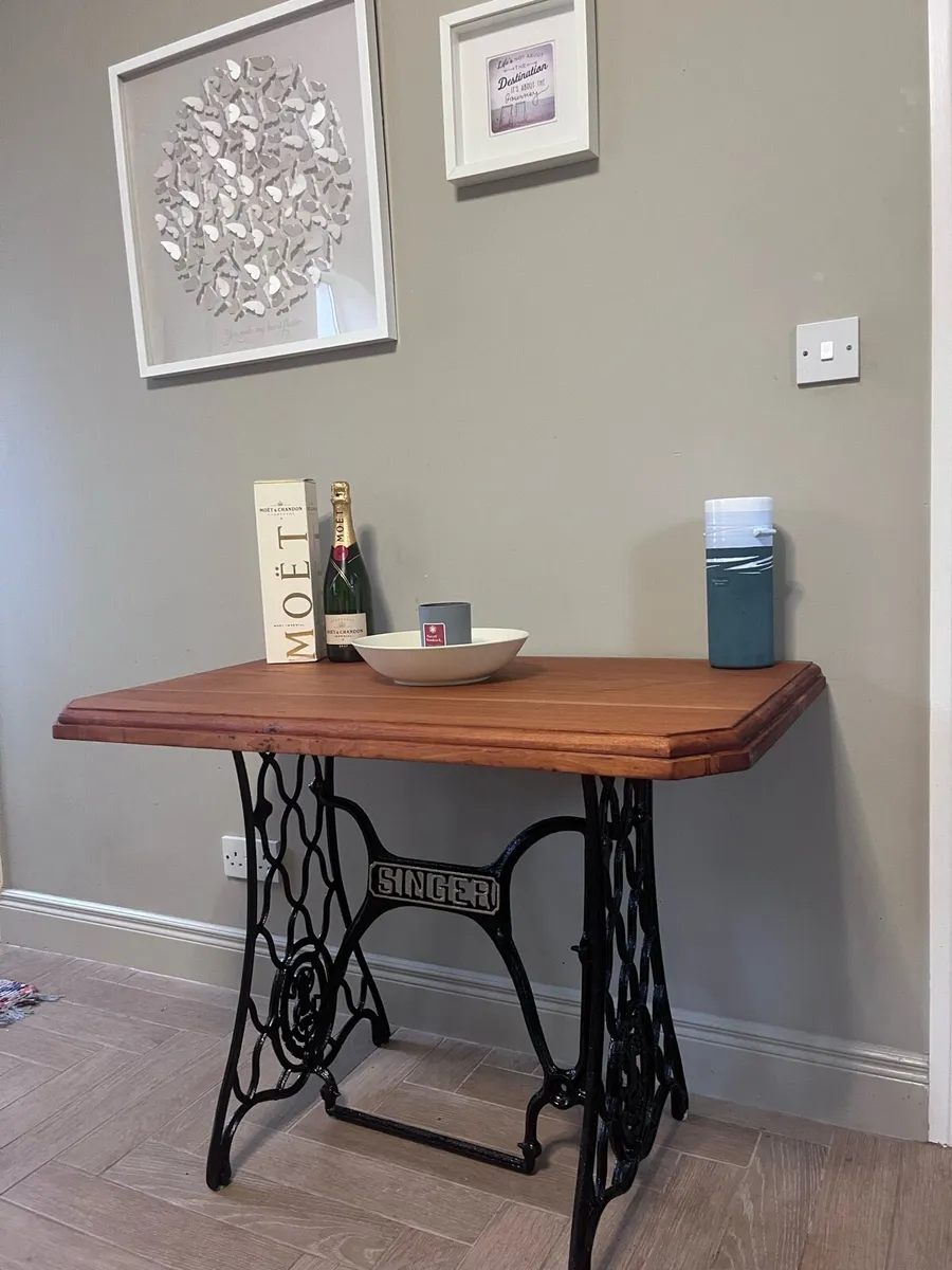 Bespoke singer table - Image 4