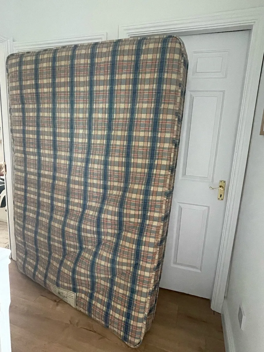Double Mattress in good condition for free - Image 3