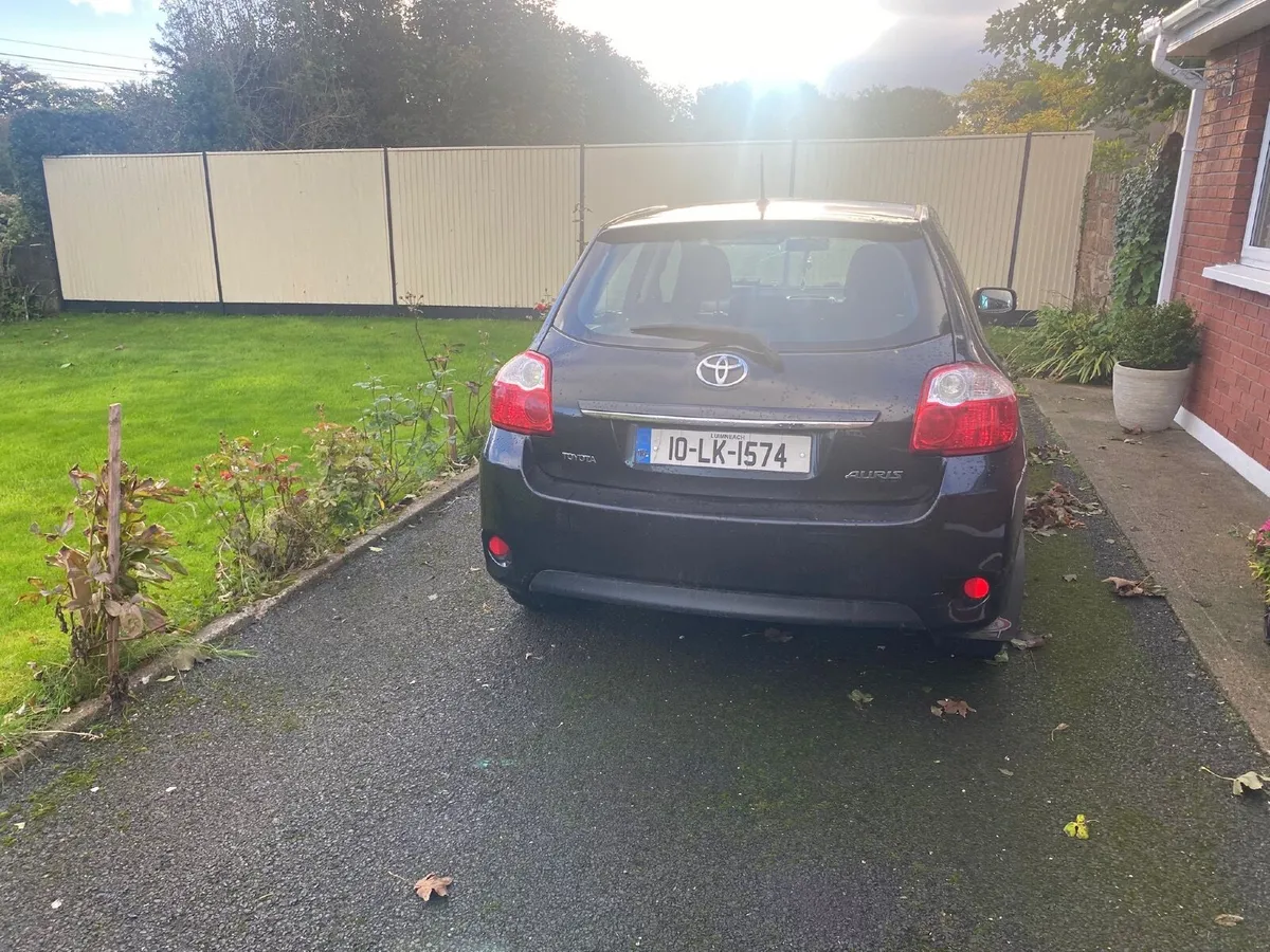 Toyota Auris 2010 - Image 2